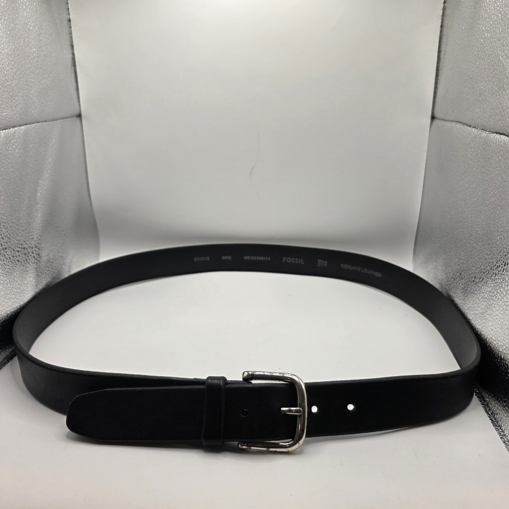 Fossil Mens Black‎ Genuine Leather Belt Silver Buckle Size 44 MB125300144